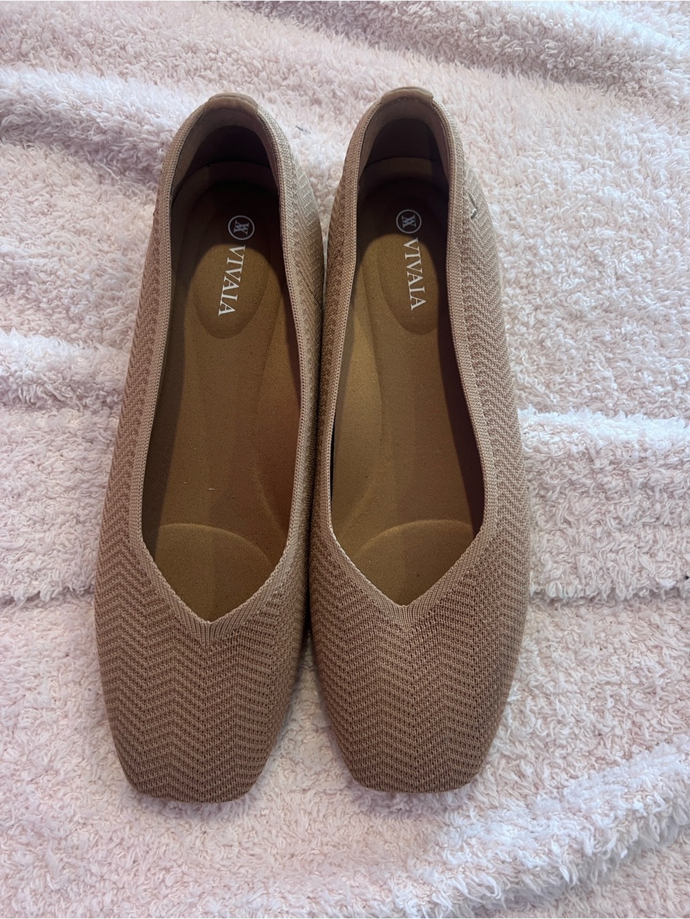 Women's NWOT VIVAIA square toe v cut flats. (Margot 2.0)